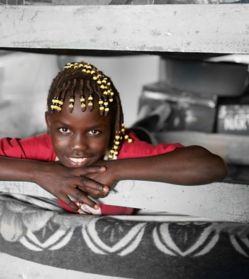 girl's red shirt close-up photography